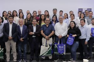 Socios de negocios del sector corporativo se reunieron con representantes de Deltron en un ameno almuerzo