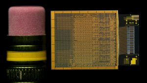 Intel  revoluciona la transmisión de datos con su chiplet de interconexión óptica de cómputo