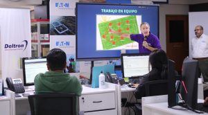 Eaton y Eddie Fleischman destacan el valor del trabajo en equipo en un exitoso Floor Day en Deltron