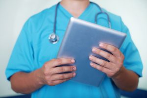 Digitalización de la salud en el Perú: avances, desafíos y perspectivas hacia el 2025