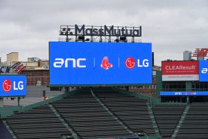 LG transforma el estadio de los boston red sox con impresionantes pantallas digitales