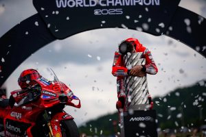 La tecnología de Lenovo impulsa a Ducati Corse a una histórica Triple Corona en MotoGP 2025: Campeonatos de Pilotos, Equipos y Constructores asegurados