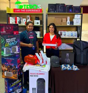 Teros y Lenovo armaron la fiesta tecnológica en Compu Plaza con premios y sorpresas